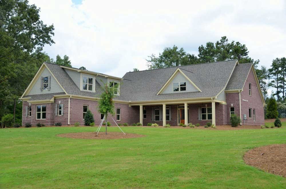 home with huge front lawn